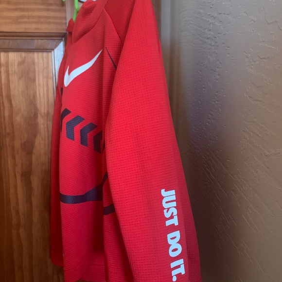 Nike toddler long sleeve shirt with hood - Picture 2 of 4
